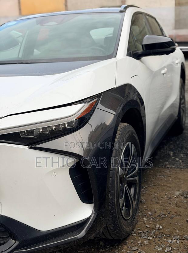 Toyota bZ4X 2024 White