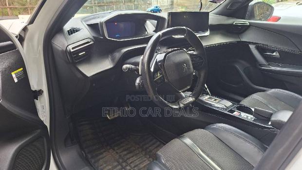 Peugeot 2008 2022 White