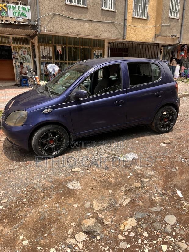 Toyota Vitz 2001 Blue