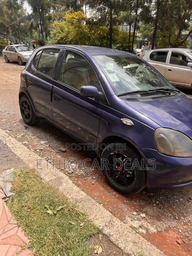 Toyota Vitz 2001 Blue