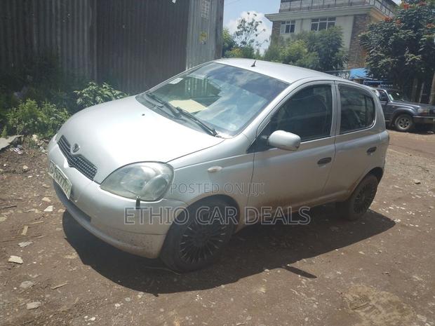 Toyota Vitz 2001 Silver