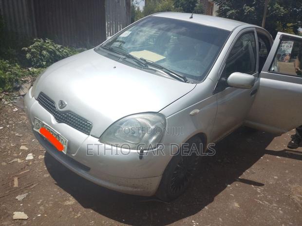 Toyota Vitz 2001 Silver