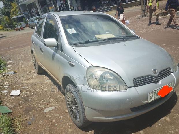 Toyota Vitz 2001 Silver