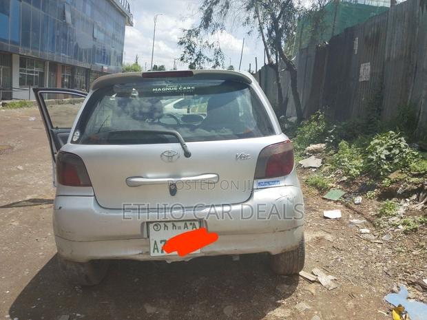 Toyota Vitz 2001 Silver