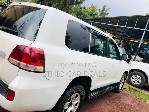 Toyota Land Cruiser 2009 White