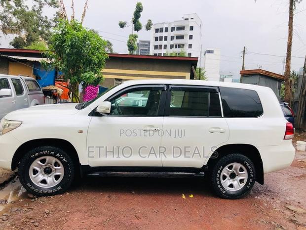 Toyota Land Cruiser 2009 White