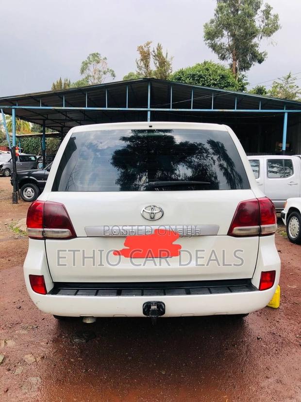 Toyota Land Cruiser 2009 White