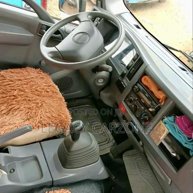 Isuzu ELF Truck 2017 White