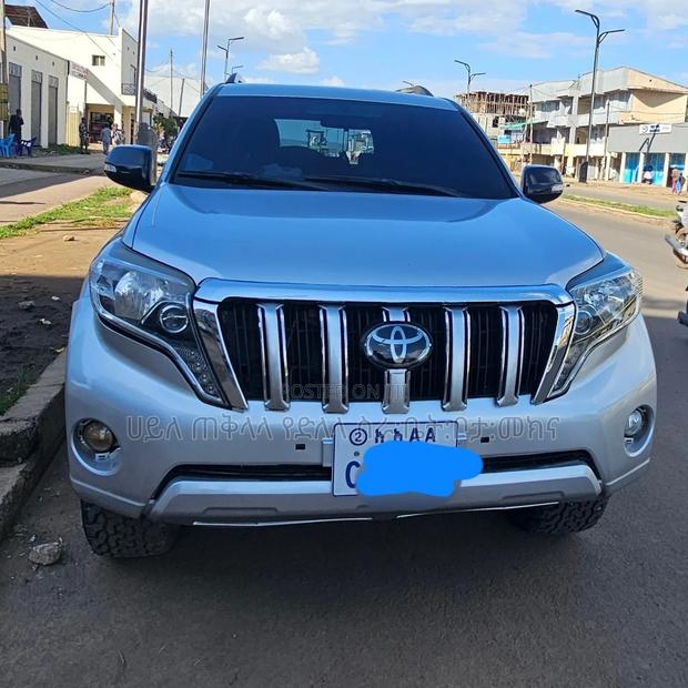 Toyota Land Cruiser Prado 2011 Silver