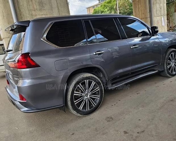 Lexus LX 2019 Gray