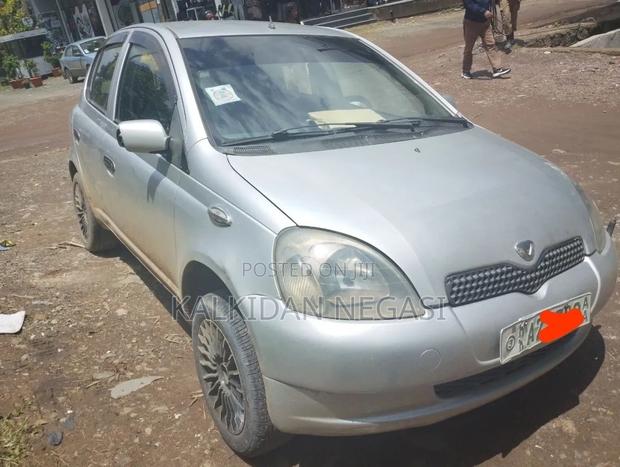 Toyota Vitz 2001 Silver