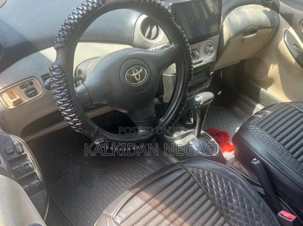 Toyota Vitz 2004 Silver