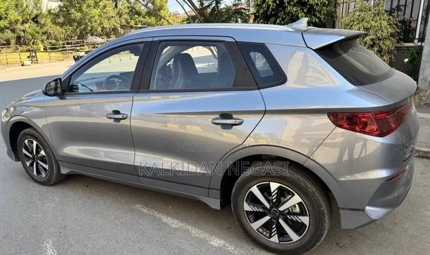BYD E2 43 kWh 94 hp FWD 2025 Silver
