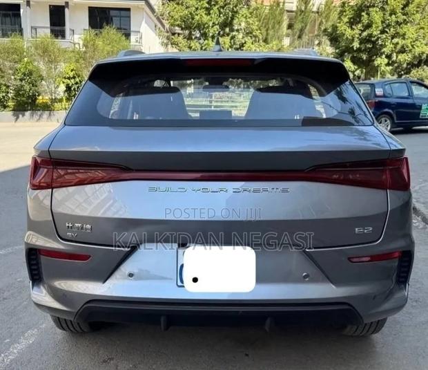 BYD E2 43 kWh 94 hp FWD 2025 Silver