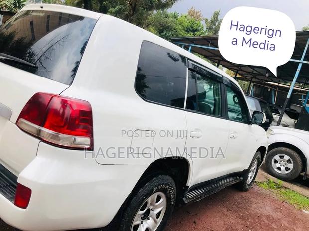 Toyota Land Cruiser 2009 White