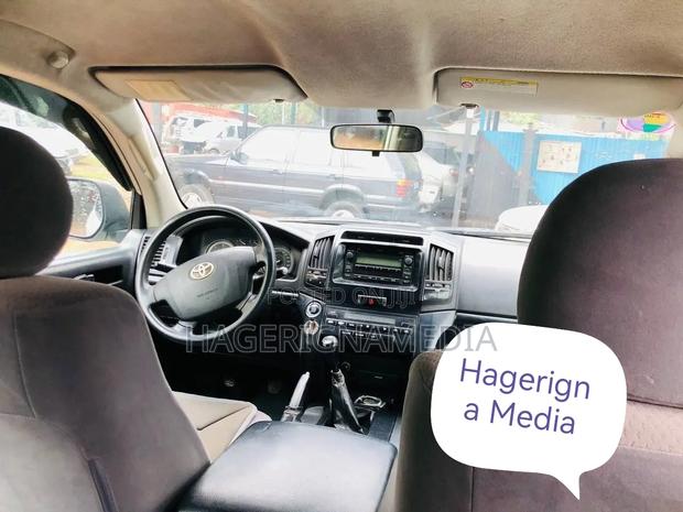 Toyota Land Cruiser 2009 White