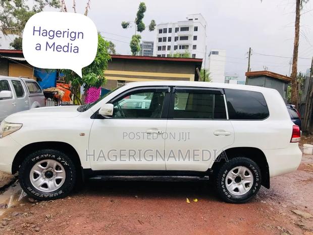 Toyota Land Cruiser 2009 White