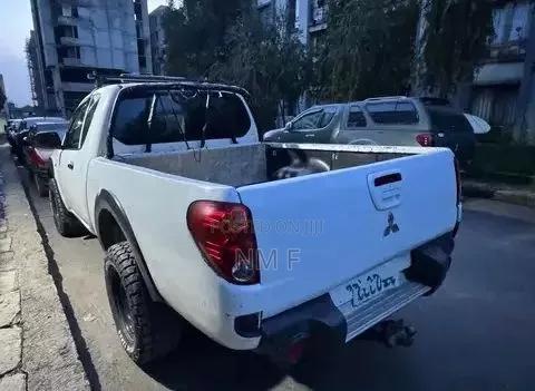 Mitsubishi L200 2007 White