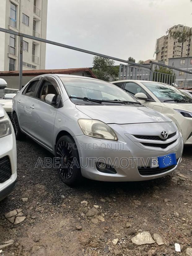 Toyota Yaris 2010 Silver
