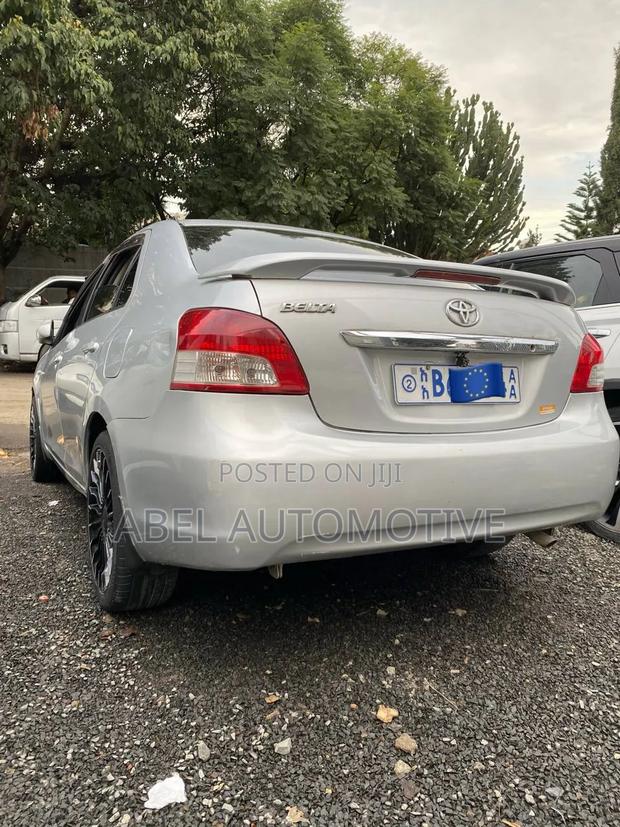 Toyota Yaris 2010 Silver