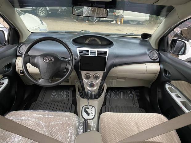 Toyota Yaris 2010 Silver