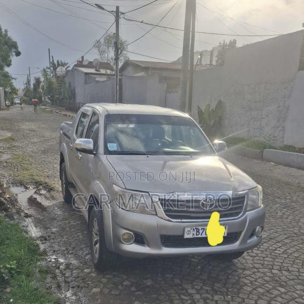 Toyota Hilux 2015 Silver