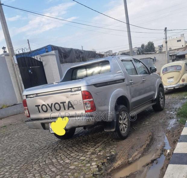 Toyota Hilux 2015 Silver