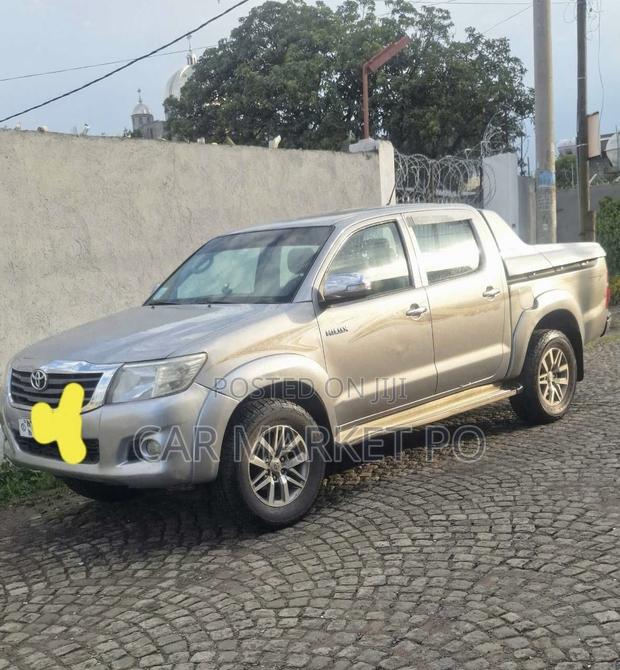 Toyota Hilux 2015 Silver
