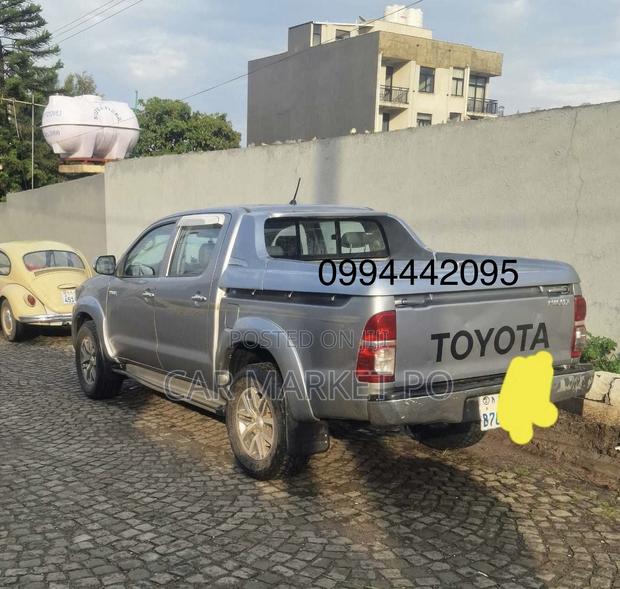 Toyota Hilux 2015 Silver