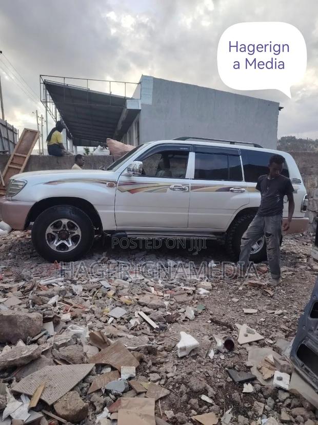 Toyota Land Cruiser 2004 White