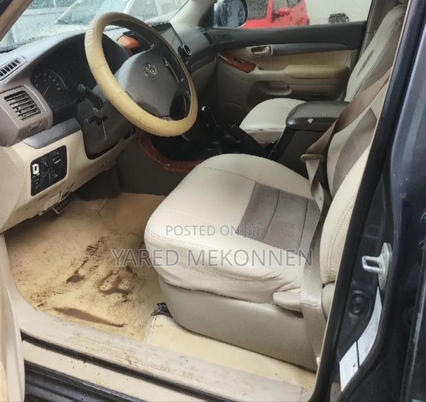 Toyota Land Cruiser 2006 Gray