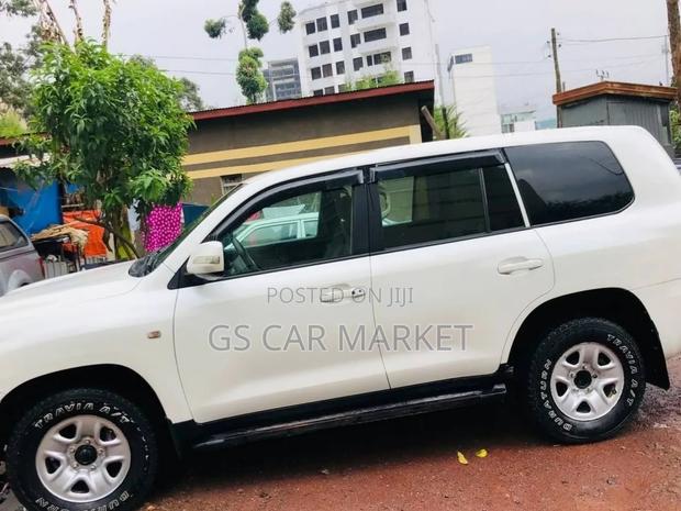 Toyota Land Cruiser 2009 White