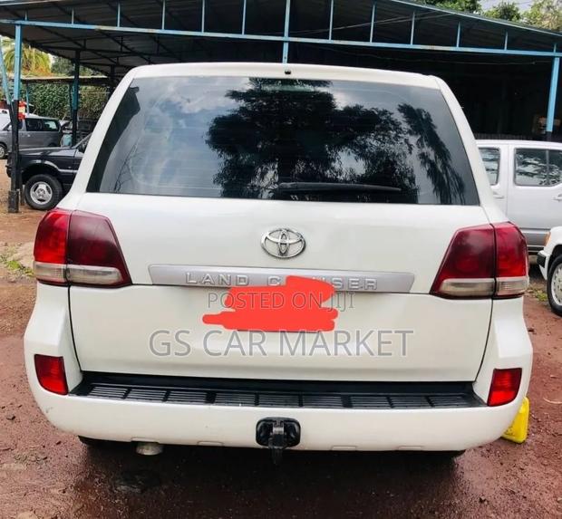 Toyota Land Cruiser 2009 White