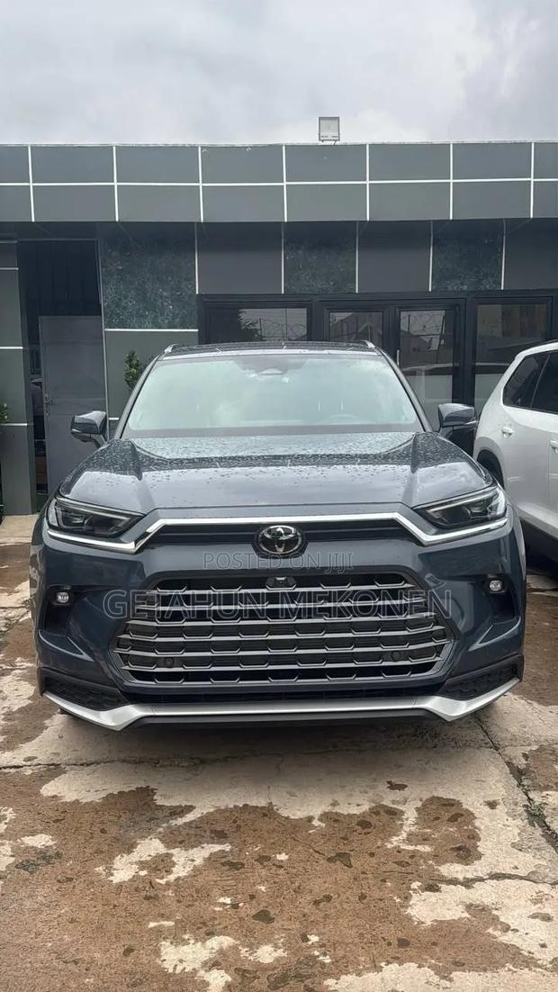 New Toyota Grand Highlander Hybrid 2026 White