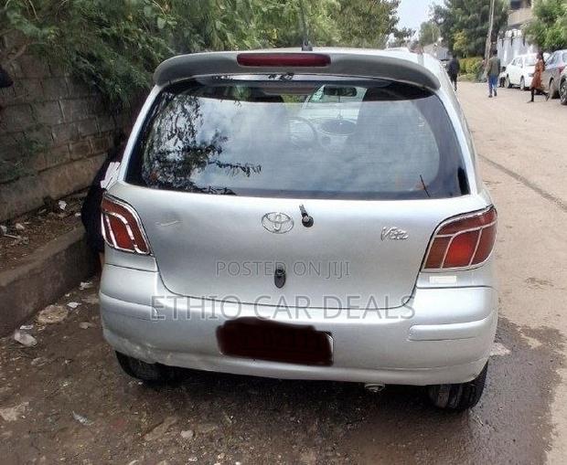Toyota Vitz 2004 Silver