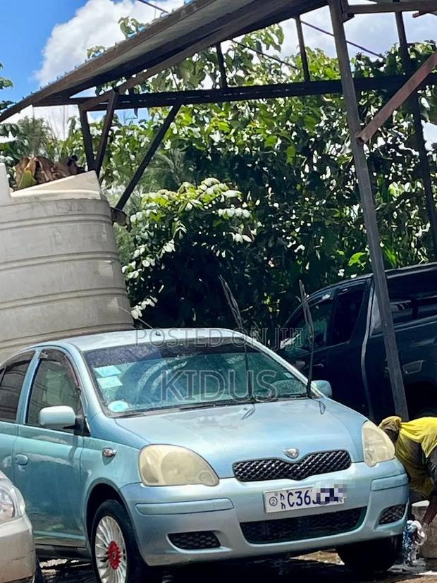 Toyota Vitz 2002 Blue