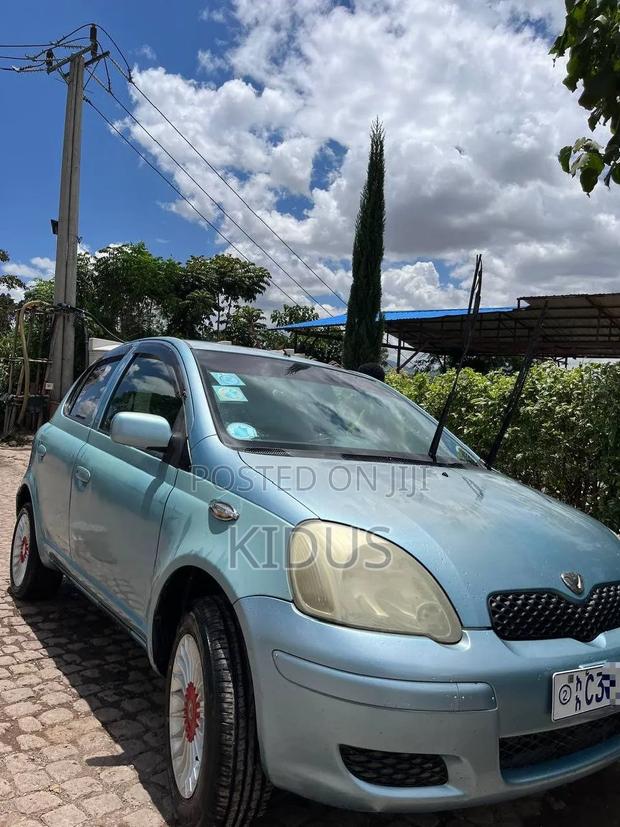 Toyota Vitz 2002 Blue