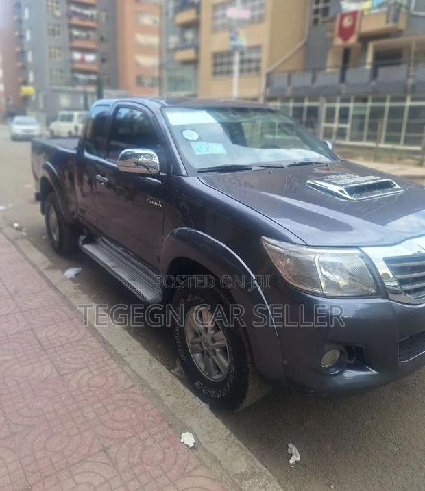 Toyota Hilux 2013 Black