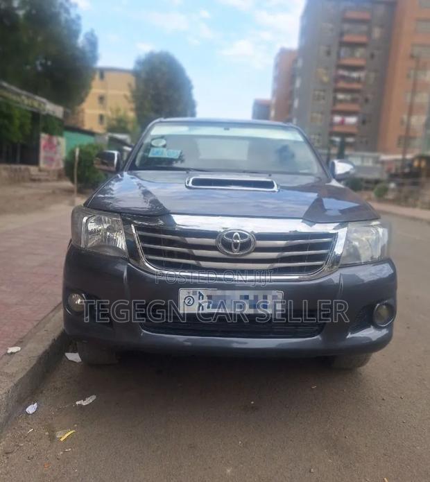 Toyota Hilux 2013 Black