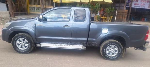 Toyota Hilux 2013 Black