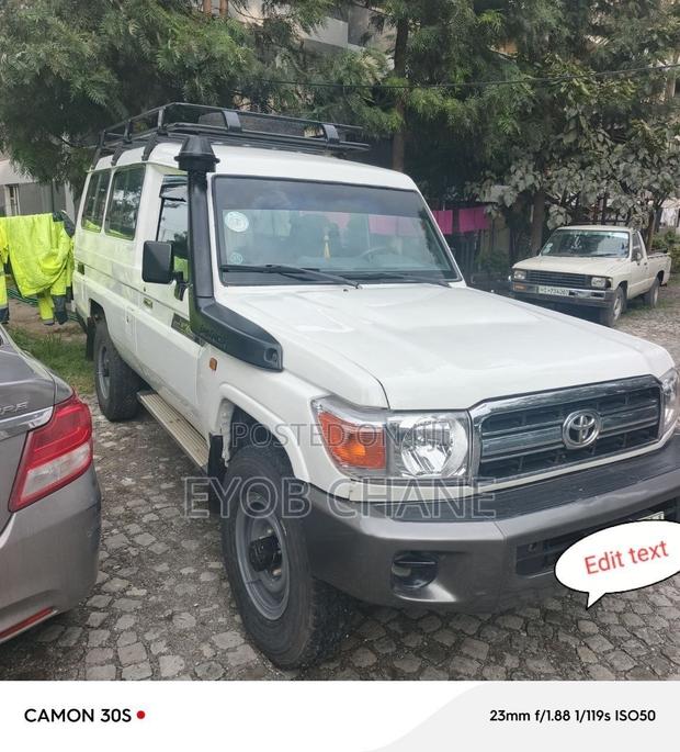 Toyota Land Cruiser 2013 White
