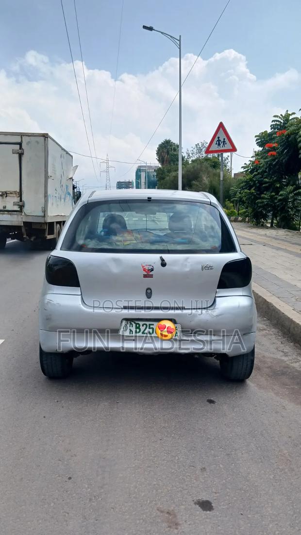 Toyota Vitz 2001 Silver