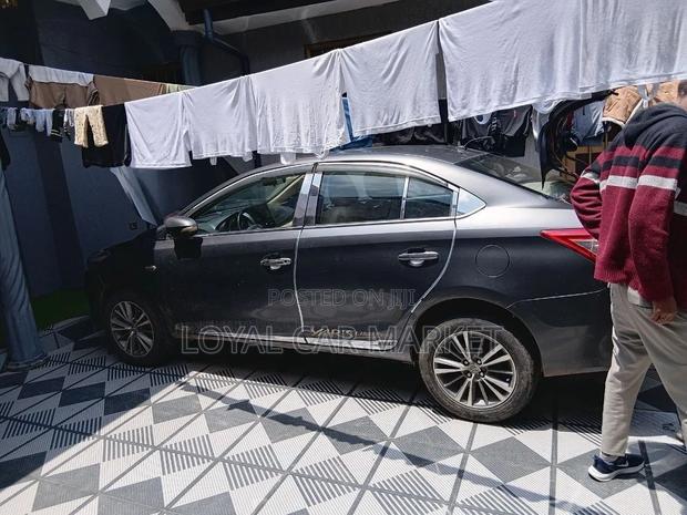 Toyota Yaris 2016 Gray