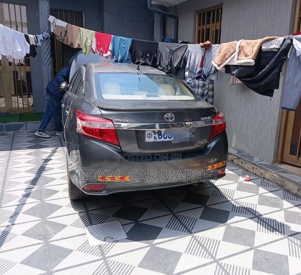 Toyota Yaris 2016 Gray