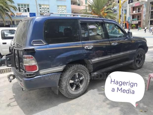 Toyota Land Cruiser 2006 Blue