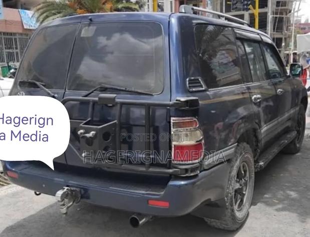 Toyota Land Cruiser 2006 Blue