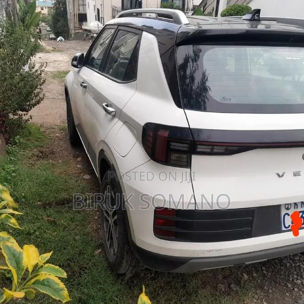 Hyundai Venue 2023 White