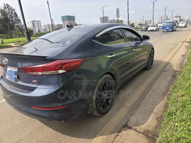 Hyundai Elantra 2016 Blue