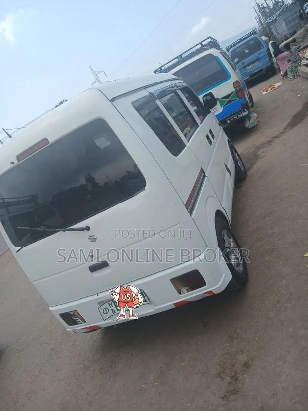 Suzuki Every Wagon 2012 White