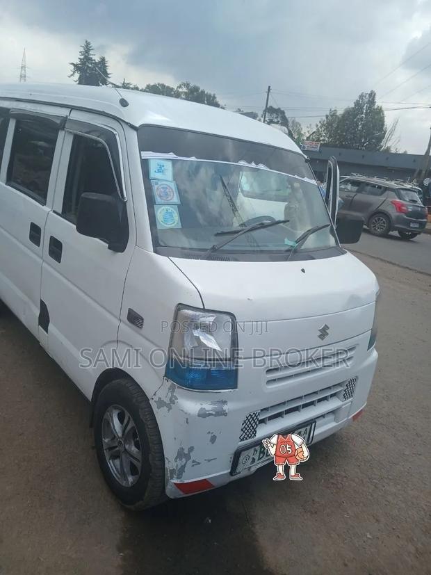 Suzuki Every Wagon 2012 White